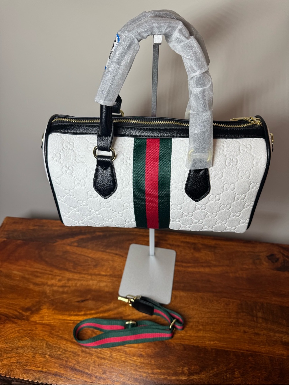 White Barrel Bag. No Brand. - Picture 3 of 7